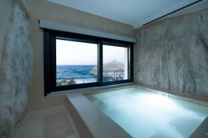 Suite with Hot Tub and Sea View
