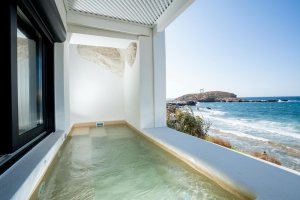 Suite with Hot Tub and Sea View