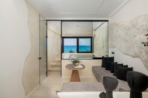 Suite with Hot Tub and Sea View