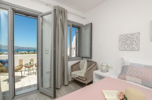 Holiday House with Swimming Pool and Sea View. Accommodates 5th guest at no extra charge.