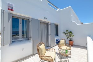 Holiday House with Swimming Pool and Sea View. Accommodates 5th guest at no extra charge.