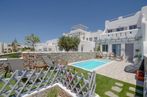 Holiday House with Swimming Pool and Sea View. Accommodates 5th guest at no extra charge.