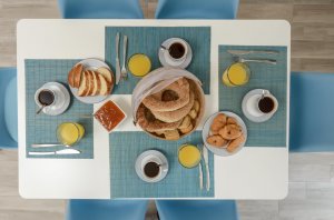 Holiday House with Swimming Pool and Sea View. Accommodates 5th guest at no extra charge.