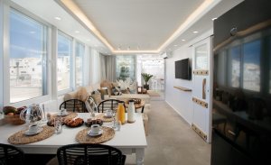 Penthouse with Sea View HotTub & BBQ