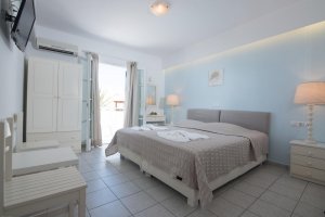 Double or Twin Bed Room with Side Sea View (Free Breakfast)