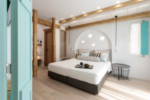 Suite with pool