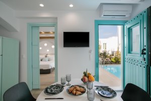Suite with pool
