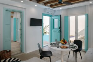 Suite with pool