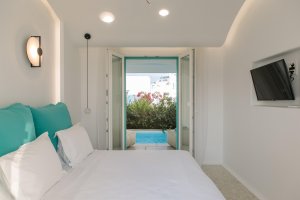 Suite with pool