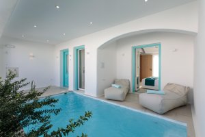 Suite with pool