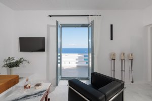 PYRGIA - Queen Suite with Sea View