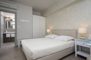 Double bed or twin beds with Sea View