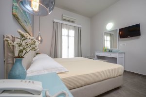 Triple bed with Garden View 	