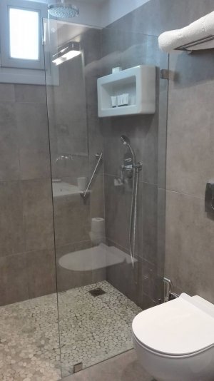 Double bedroom without patio